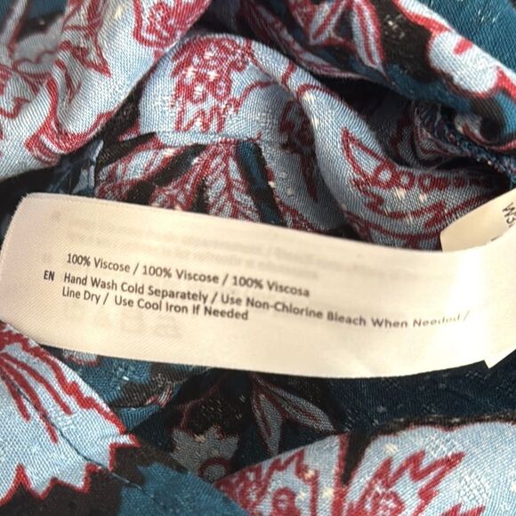 Band of the Free Long Sleeve Floral Blouse in Blue with Relaxed Style - Picture 6 of 6